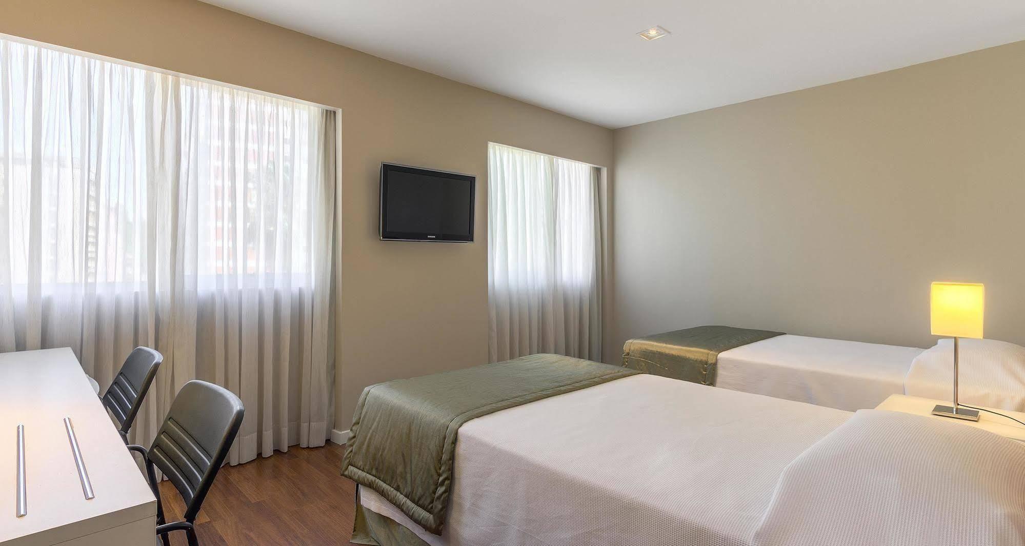 Hotel Nacional Inn Porto Alegre - Proximo Ao Complexo Hospitalar Santa Casa E Ufrgs Extérieur photo