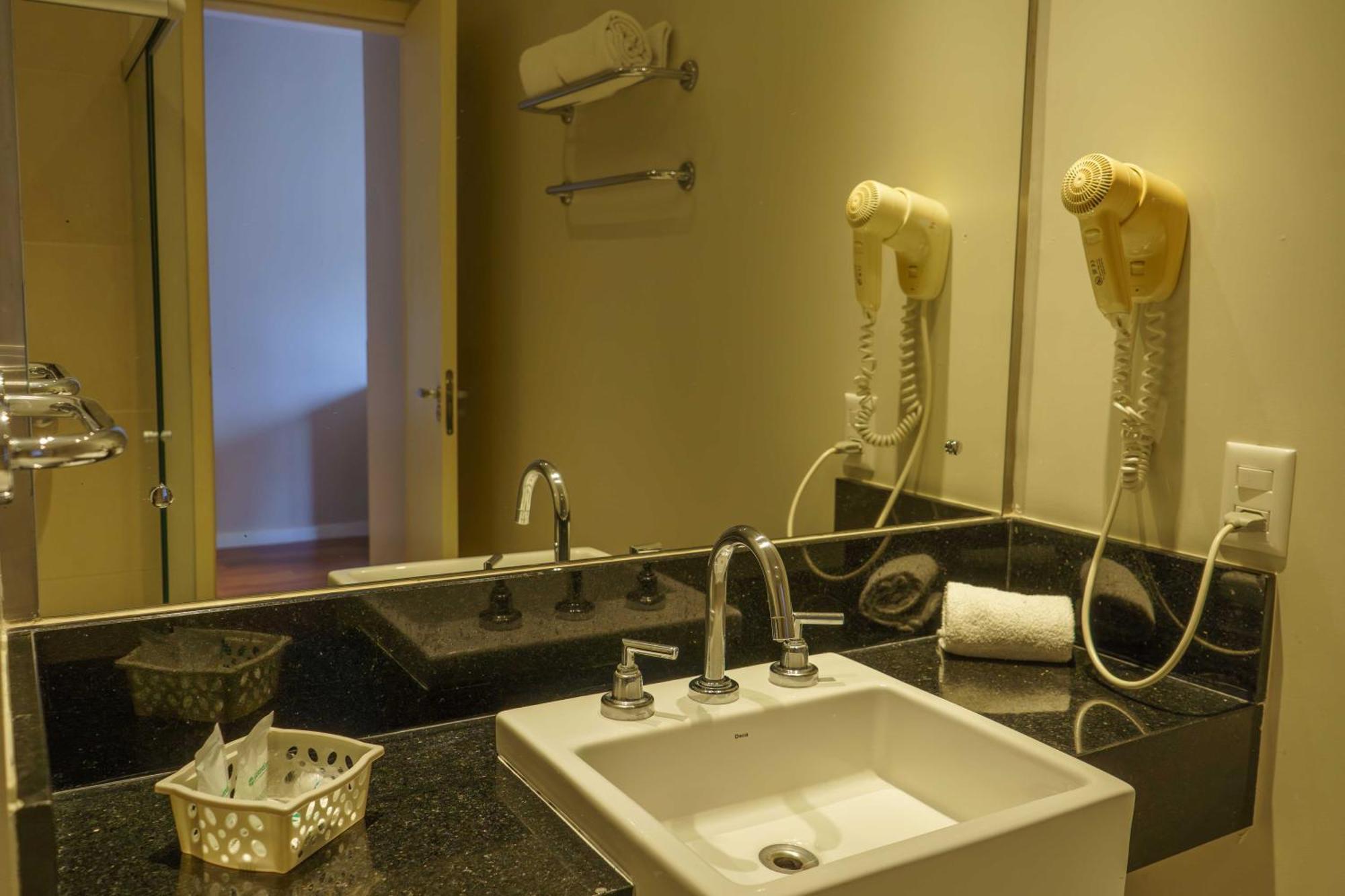 Hotel Nacional Inn Porto Alegre - Proximo Ao Complexo Hospitalar Santa Casa E Ufrgs Extérieur photo